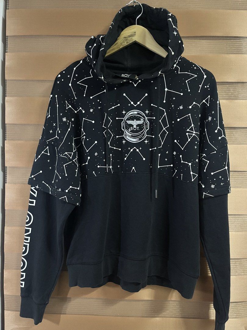 Boy London Astronaut Hoodie featuring a constellation pattern (Category: Hoodies) located in Paranaque City. Submitted by mondaysglory (Listing ID 1422067854, Image 1). Description: black Boy London Astronaut Hoodie featuring a constellation pattern and an eagle logo inside a helmet graphic L - 24.5 W - 23 Color rate: 9.5/10 Condition: Very Good No issue - Black Boy London hoodie - Size: S - Design: Constellation - Features: Astronaut helmet grap