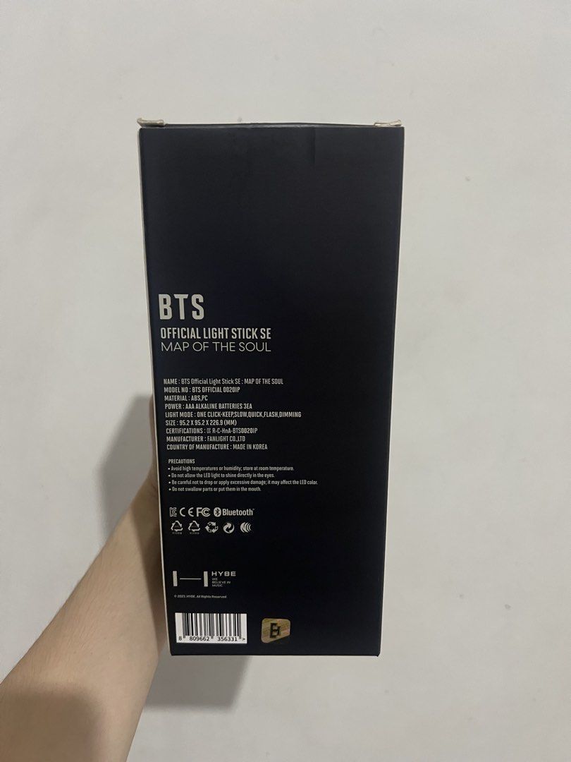 BTS Official Light Stick SE (Category: K-Wave Merchandise) located in Quezon City. Submitted by xsayel (Listing ID 1421943057, Image 2). Description: BTS lightstick SE unsealed but good as new Never been use just open to check Complete inclusions, no issues Last price posted !!! Can do JNT every weekends lalamove weekdays Loc Del Monte QC .