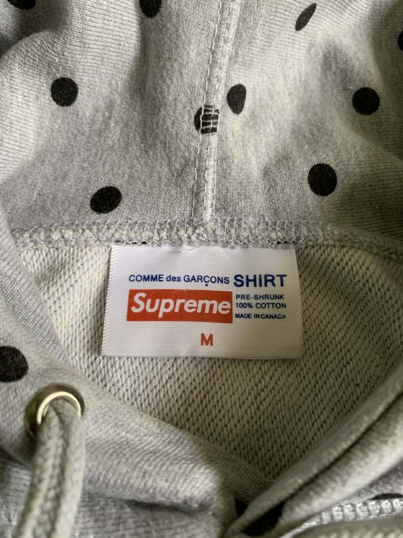 Comme Des Garcons x Supreme (Category: Hoodies) located in Abucay. Submitted by whitebmt (Listing ID 1422002820, Image 2). Description: 500 nalang need cash lang Embroidered Reverse Box Logo ‎M on Tag ‎21 Width ‎27.5 Length ‎Issue: Minimal Color Bleed ‎Excellent Condition ‎9.5/10 Color Rate.