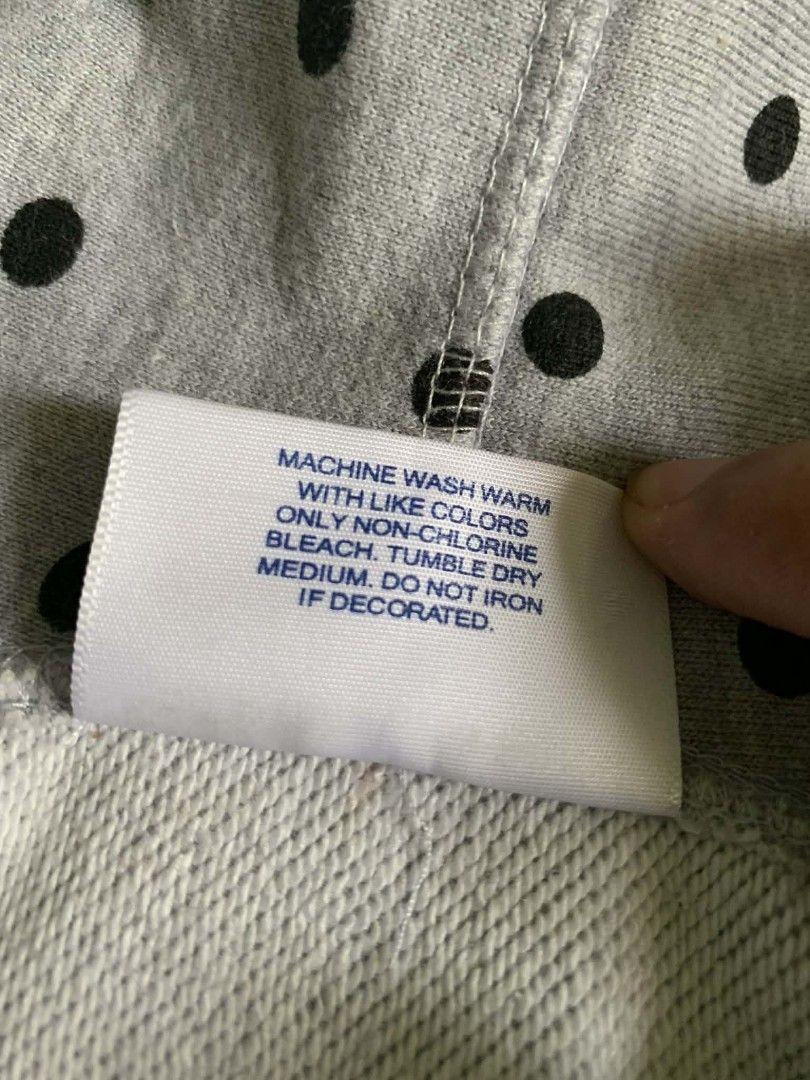 Comme Des Garcons x Supreme (Category: Hoodies) located in Abucay. Submitted by whitebmt (Listing ID 1422002820, Image 3). Description: 500 nalang need cash lang Embroidered Reverse Box Logo ‎M on Tag ‎21 Width ‎27.5 Length ‎Issue: Minimal Color Bleed ‎Excellent Condition ‎9.5/10 Color Rate.