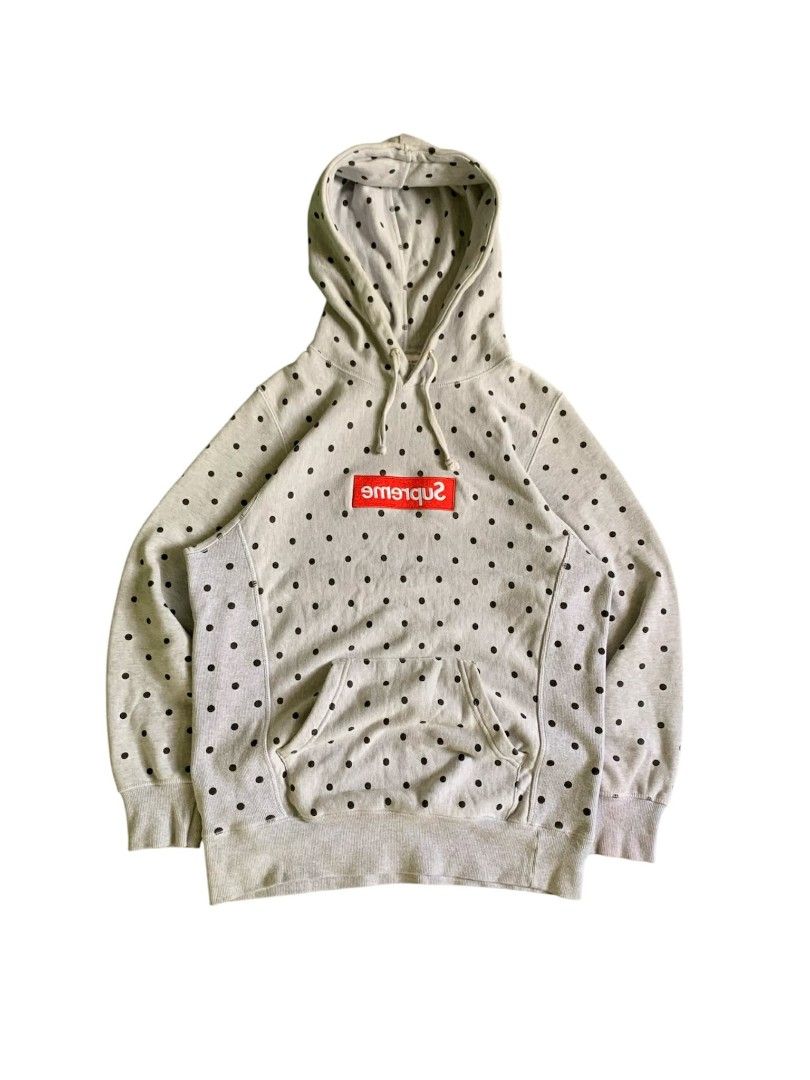 Comme Des Garcons x Supreme (Category: Hoodies) located in Abucay. Submitted by whitebmt (Listing ID 1422002820, Image 1). Description: 500 nalang need cash lang Embroidered Reverse Box Logo ‎M on Tag ‎21 Width ‎27.5 Length ‎Issue: Minimal Color Bleed ‎Excellent Condition ‎9.5/10 Color Rate.