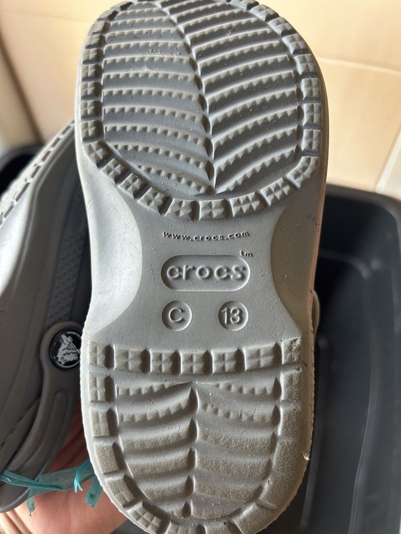 TAKE ALL - Crocs Winter Clogs (Category: Babies & Kids Fashion) located in Cebu City. Submitted by tagsglamor (Listing ID 1422080675, Image 3). Description: - Kids' Crocs clogs - Gray exterior - Fuzzy interior for warmth - Size: C13, C11 - Secure strap - Crocs logo on soles - Visible wear.
