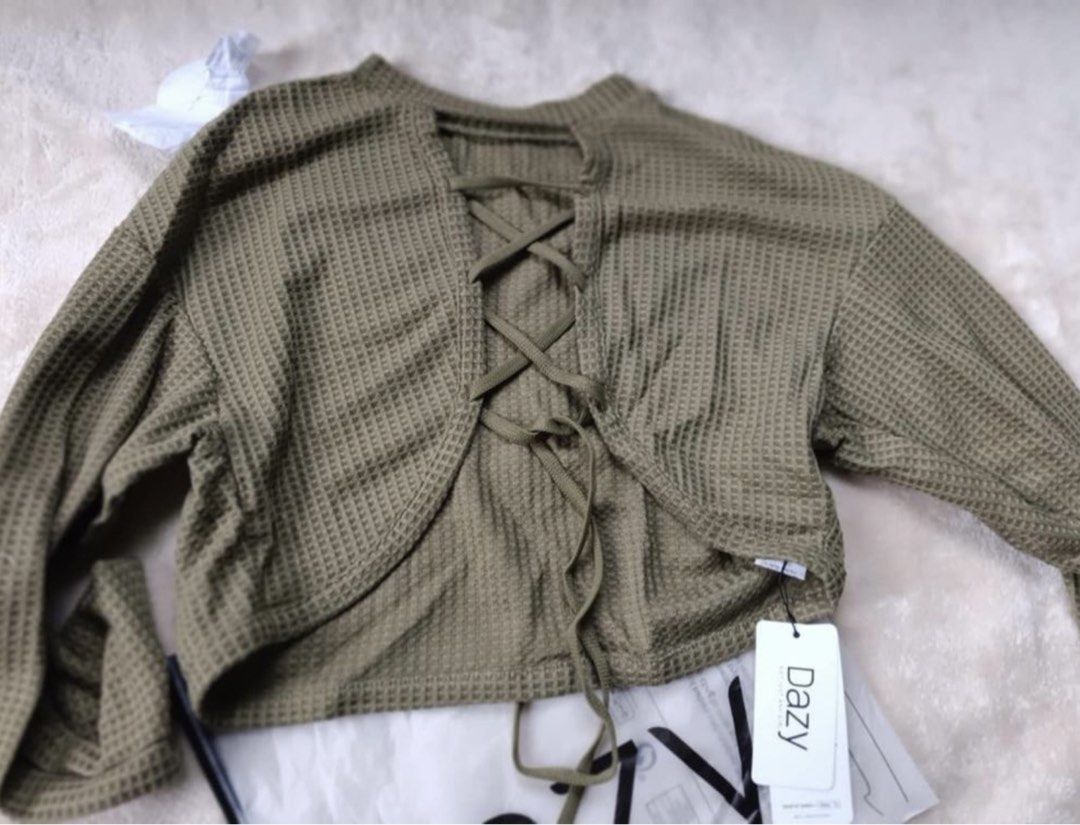 DAZY Waffle Knit Crop Top (Large) (Category: Blouses) located in Consolacion. Submitted by declutterwithzel (Listing ID 1422061386, Image 2). Description: Size: LARGE Shoulder: 61.5 cm, Bust: 114 cm, Length: 45.5 cm, Sleeve Length: 50 cm, Bicep Length: 47.4 cm, Cuff: 27 cm Bought in SHEIN for 375 php last September 2024. Worn this once in Taiwan in late autumn. Good for layering. Rfs: Need to declutter .