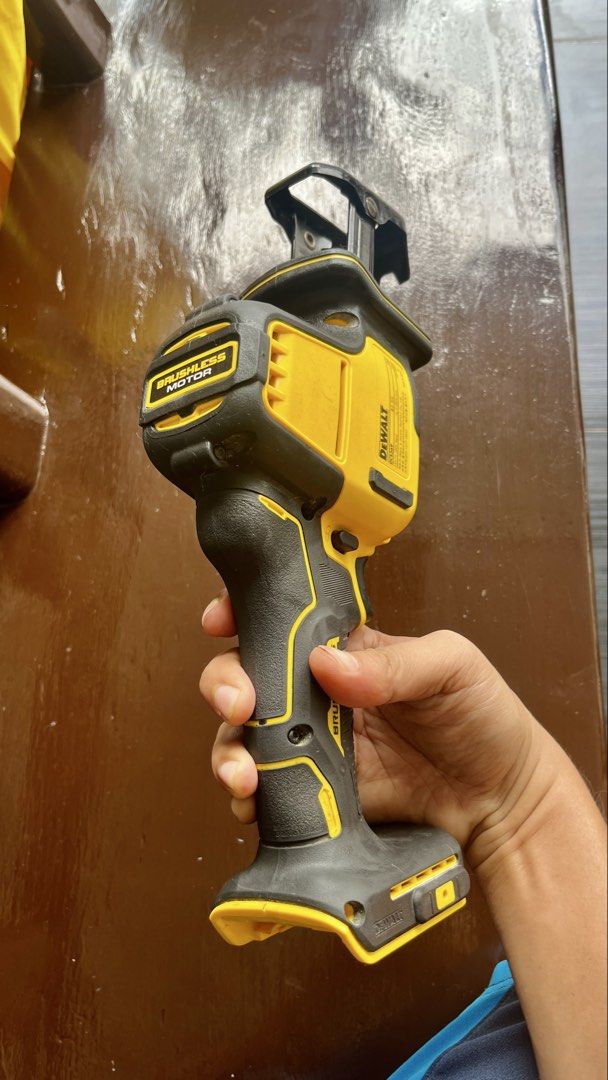 DeWALT 20V Brushless Reciprocating Saw (Category: Construction Tools & Equipment) located in Quezon City. Submitted by rongonzales02 (Listing ID 1421967325, Image 2). Description: Good as new 100% working no issue po. RFS - Di na ginagamit.