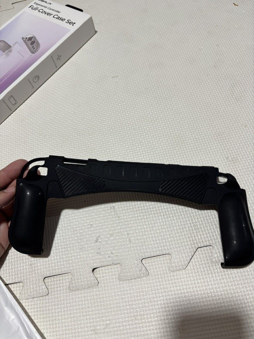 Dockable Switch Grip Case - Switch 2 (Category: Nintendo) located in Quezon City. Submitted by gotchia2020 (Listing ID 1421983697, Image 3). Description: - Dockable Switch Grip Case for Switch 2 (2025 New) - Made of soft TPU material - Provides a comfortable and secure grip - Dockable design for easy charging - Available in black and white colors.