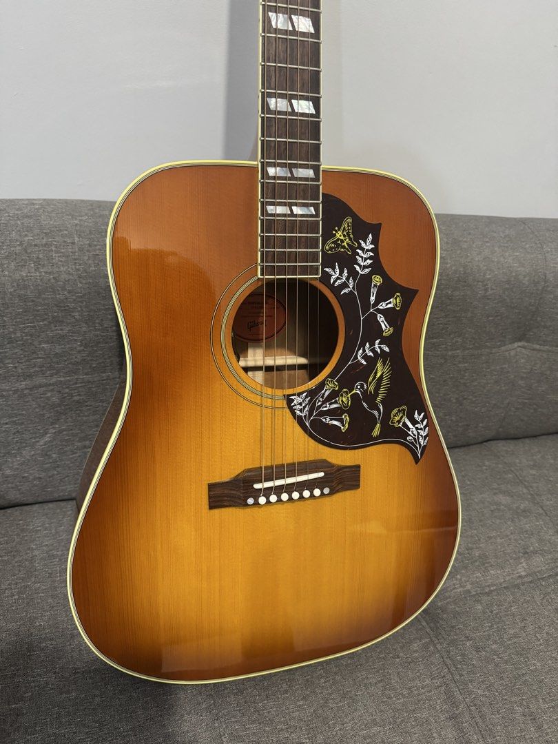 Gibson Hummingbird Acoustic Guitar (Category: Musical Instruments) located in Magalang. Submitted by acpxls (Listing ID 1422068367, Image 2). Description: Gibson Hummingbird Original Heritage Cherry Sunburst 2025 No need for introduction Brand new, just replaced the strings with Elixir 12-53 PB Dry box queen Complete with all case candies and OHSC Php. 215k Open for meetup around Pampanga only Sound test available upon request 📩.
