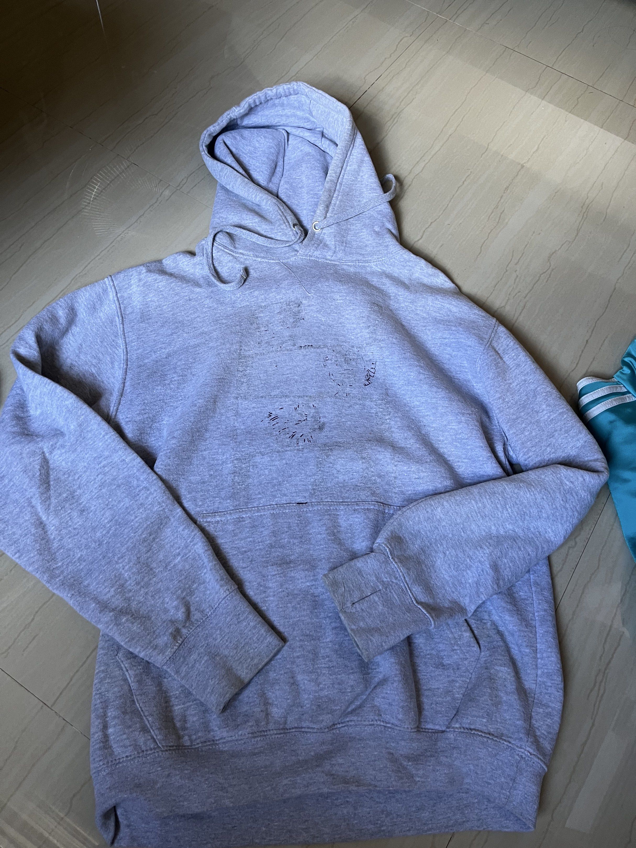 Gray Hoodie (Category: Hoodies) located in San Pedro. Submitted by tinybubbless (Listing ID 1421958956, Image 1). Description: - Gray hoodie - Front pocket - Hooded - Ribbed cuffs and hem - Cotton blend fabric - Minor imperfections present.