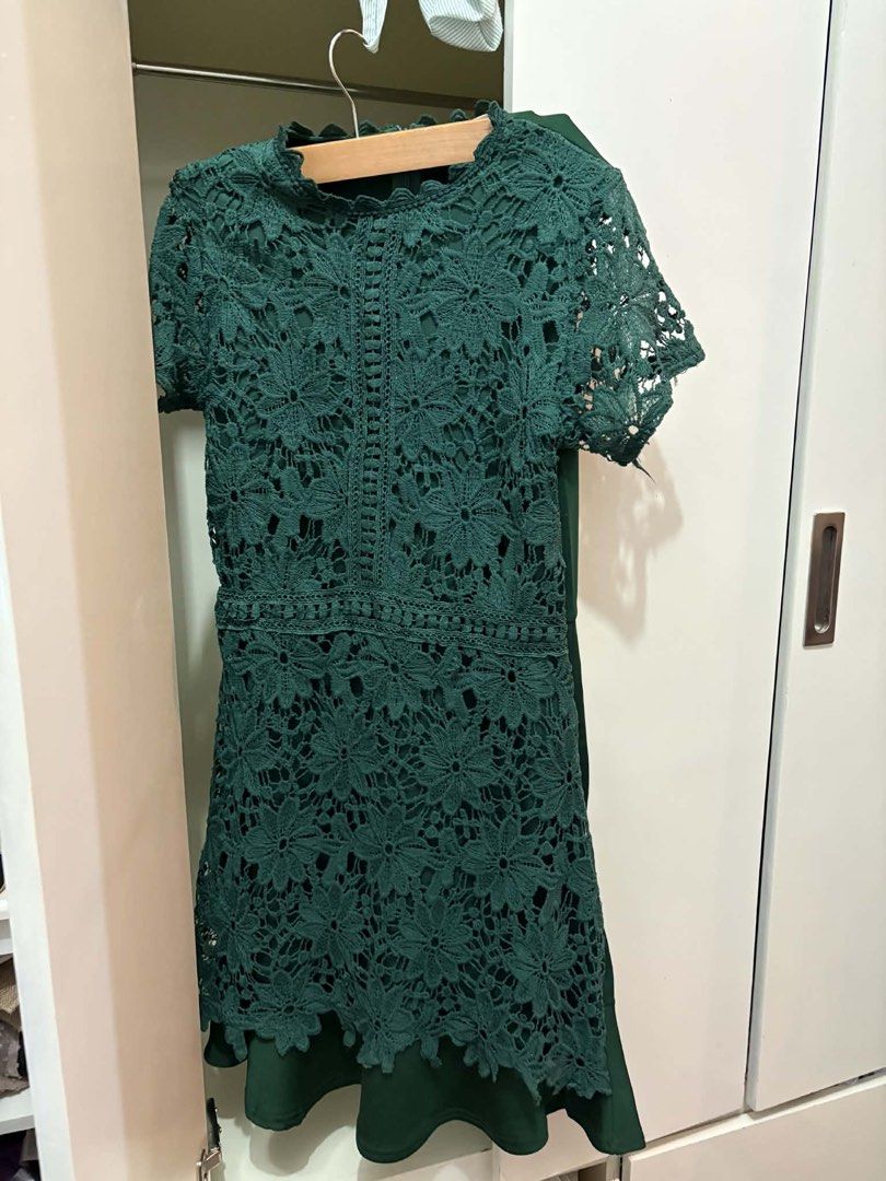 Green Lace Dress (Category: Dresses) located in Quezon City. Submitted by thingsdeclutter (Listing ID 1422025883, Image 1). Description: Green lace dress. Round neckline, short sleeves. Floral lace design. Layered hem. Great for special events..
