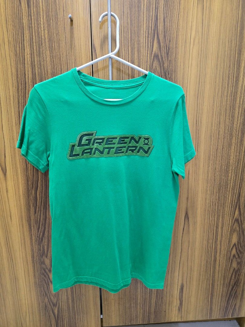 Green Lantern T-shirt (Category: Tshirts & Polo Shirts ) located in Valenzuela. Submitted by SecondChances (Listing ID 1421977807, Image 1). Description: - Green Lantern t-shirt - Features the Green Lantern logo - Short sleeves - Crew neck - Made of soft fabric - Plain green back.
