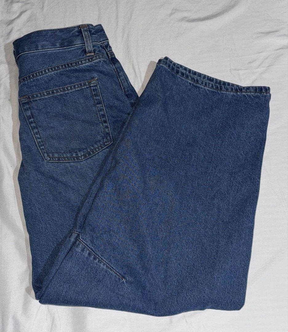 GU Barrel Jeans in Blue Size M (Category: Jeans) located in Pasig City. Submitted by getitfromg (Listing ID 1422000739, Image 3). Description: no flaws.