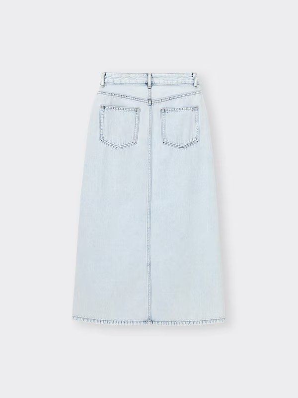 GU Light Blue Denim Maxi Skirt (Category: Skirts) located in Urdaneta. Submitted by zrayray (Listing ID 1421951414, Image 3). Description: - GU light blue denim maxi skirt - Size: S - Design: Front slit, five-pocket style - Closure: Button and zipper - Wash: Light wash denim - Versatile and easy to style.