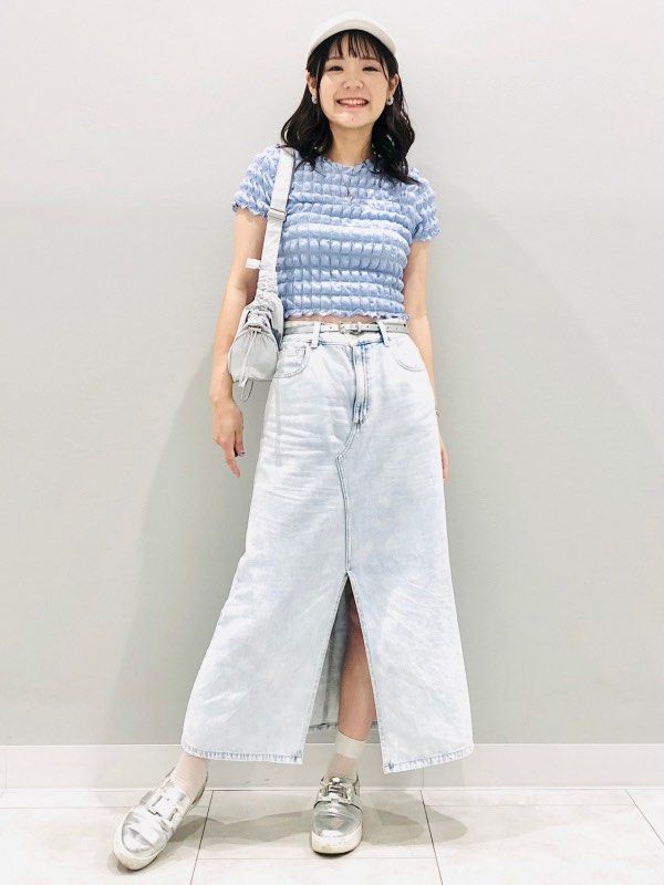 GU Light Blue Denim Maxi Skirt (Category: Skirts) located in Urdaneta. Submitted by zrayray (Listing ID 1421951414, Image 1). Description: - GU light blue denim maxi skirt - Size: S - Design: Front slit, five-pocket style - Closure: Button and zipper - Wash: Light wash denim - Versatile and easy to style.