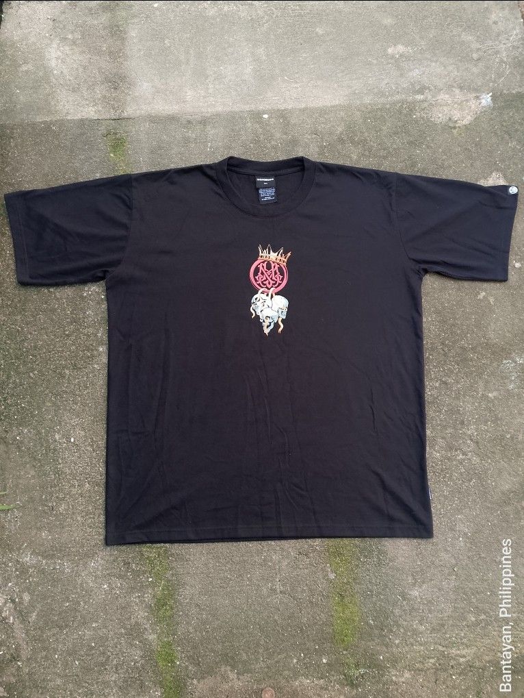 HGHMNDS Graphic Tee (Category: Tshirts & Polo Shirts ) located in Bantayan. Submitted by rare.palautog (Listing ID 1421977662, Image 2). Description: - Black HMNNDS graphic tee - Design: Crown and skulls on the front - Back print: "Yesterday's Losers, Today's Kings", "EDUCATE - ELEVATE", and "HMNNDS 2011" - Size: 3XL -Used twice -No flaws.