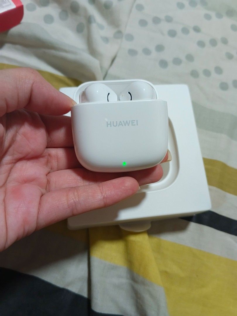 Huawei FreeBuds SE 2 (Category: Earphones) located in Santa Rosa. Submitted by elle7777 (Listing ID 1422003099, Image 3). Description: - Huawei FreeBuds SE 2 - Brand new and sealed - Stylish white design - Includes charging case - Comes with warranty card - Includes charging cable.