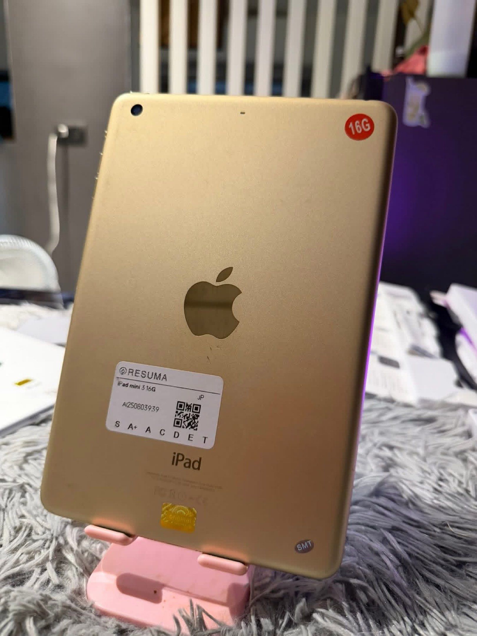 Ipad mini 3 (Category: iPad) located in Manila. Submitted by bhengtotx (Listing ID 1421994873, Image 2). Description: Eto iPad mini3 na!! With fingerprint na tayo!!!! Madami tayo Gold di kayo mag aagawan! Good for kids games and apps pden updated lang specs pero!!!!!! Same price sa mini2 naten!! Gusto nyo yon? Hahahha! Lets go!! Naka mini3 na ang 1,999 mo! iPad mini3 16gb - 3000 only iPad mini3 64gb - 4000 only Add : 350 for charger Onhand 50 pcs