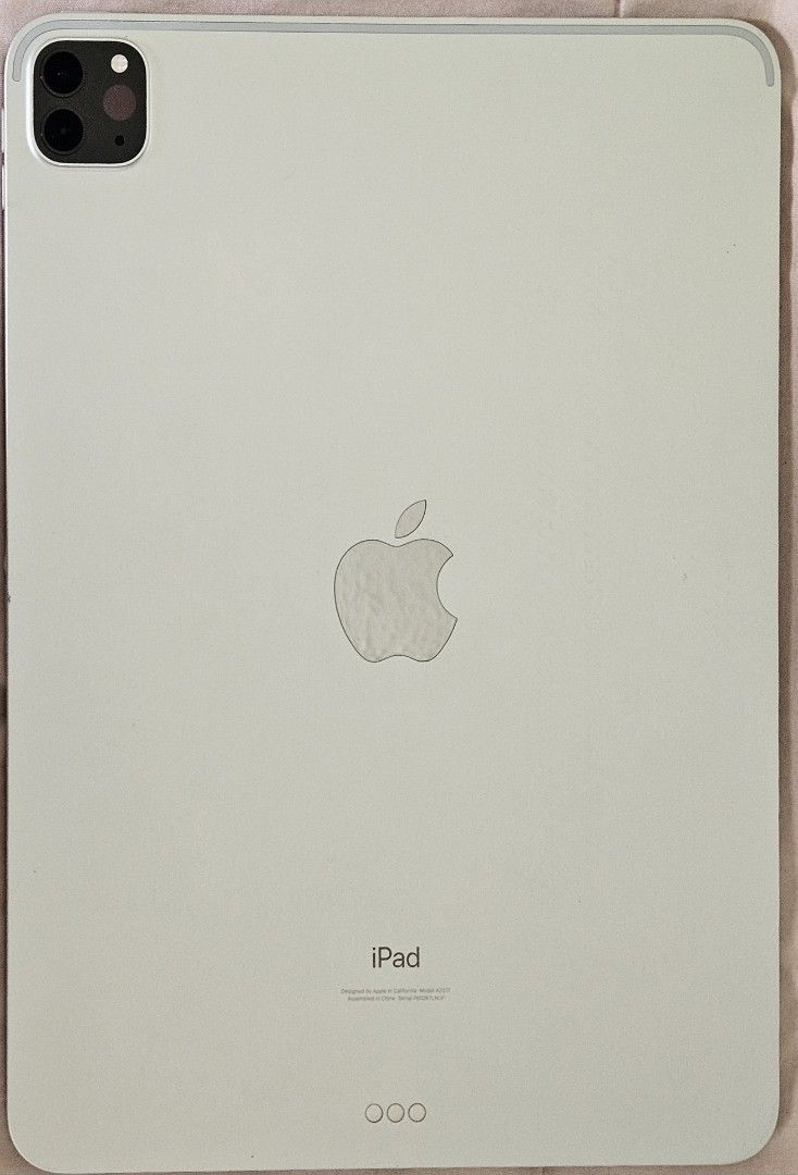 iPad Pro 11 inch 3rd Gen 128GB Wifi (Category: iPad) located in Marikina City. Submitted by chitricalde (Listing ID 1421970080, Image 3). Description: iPad Pro 11 inch 128GB Wifi works well. Barely used. The side has dent but no issues on camera, sounds, controls, screen. Comes with screen protector, case with keyboard, C - C charging cable, charger and original box..