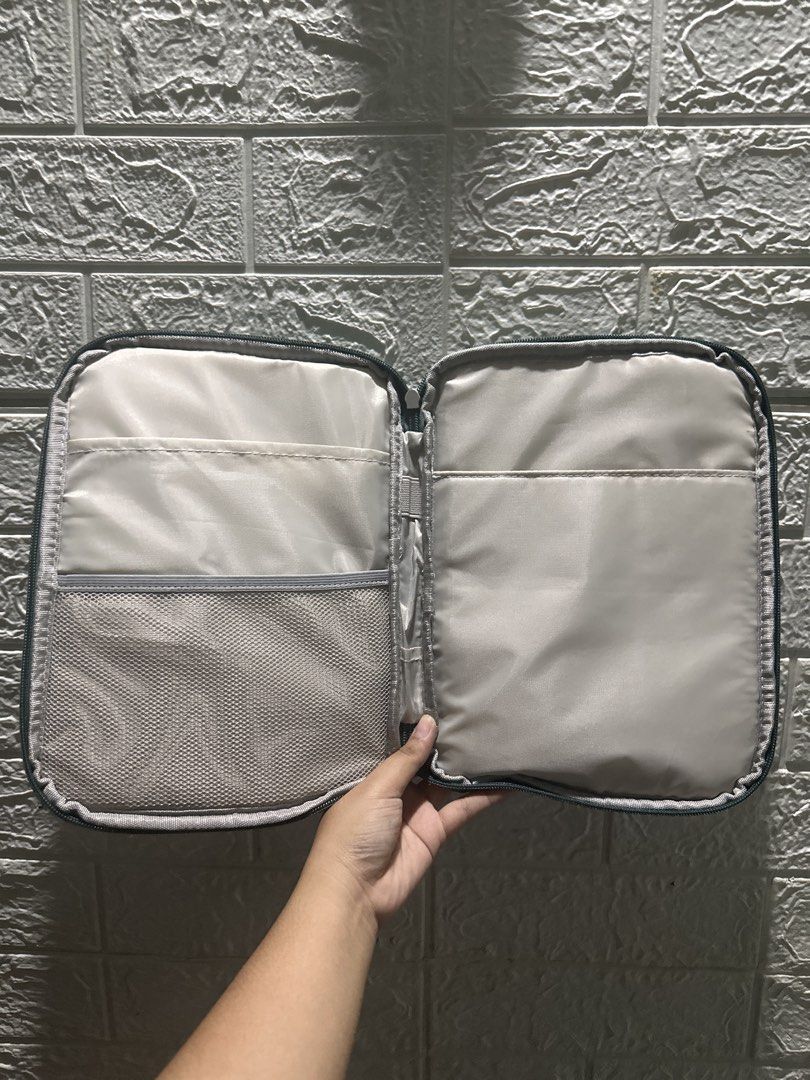 IPAD/TABLET CASE SLEEVES (Category: Cases & Sleeves) located in Taguig. Submitted by shimochigal (Listing ID 1422057212, Image 3). Description: .
