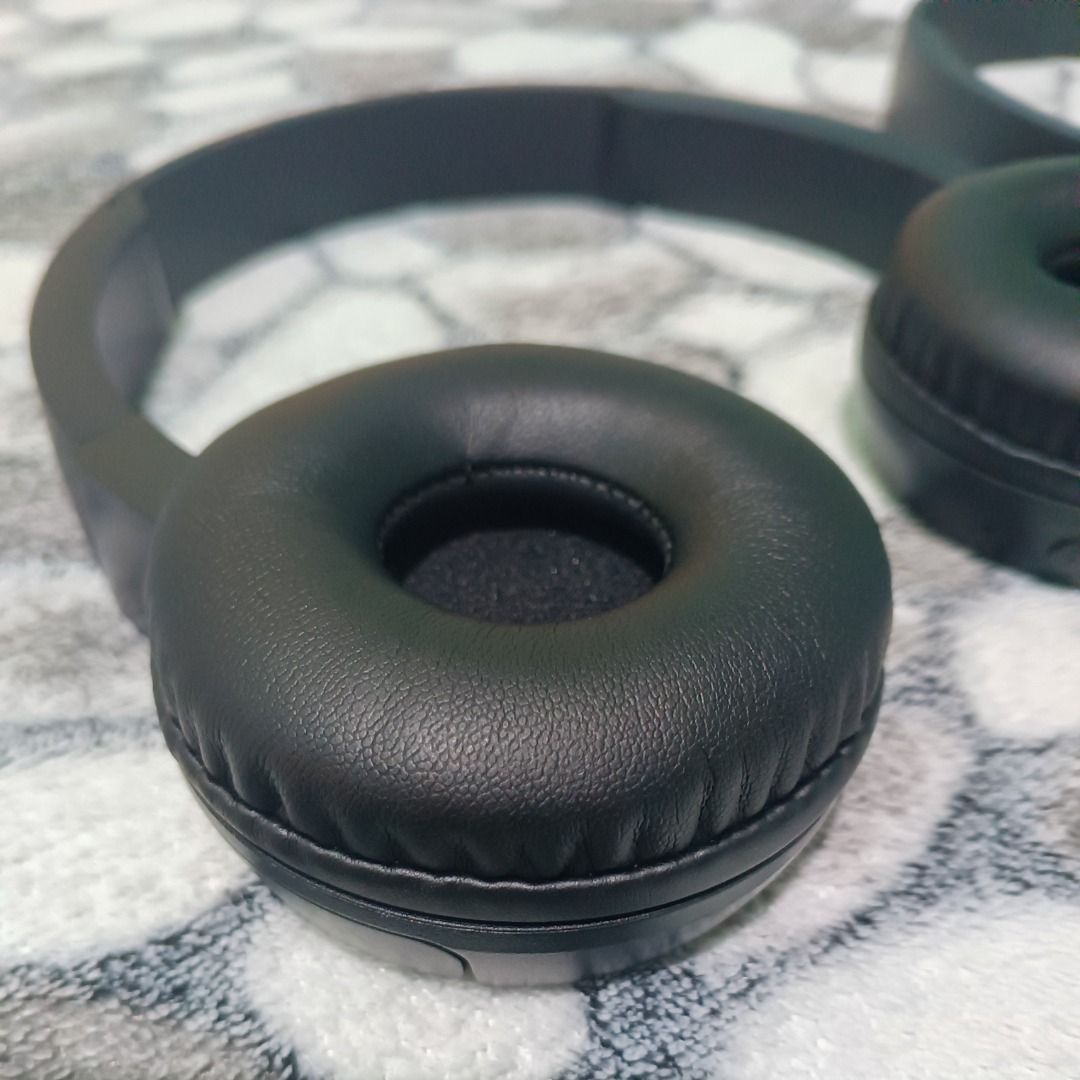 JBL T450 + JBL T450BT BUNDLE (Black) (Category: Headphones & Headsets) located in Iloilo. Submitted by francisadrianm (Listing ID 1422002966, Image 3). Description: - SOLD AS BUNDLE ONLY - Almost all buttons tested and working (except sa single button ng T450 wired) - Bagong palit na po ang ear pads nila, kaya goods na goods sila ngayon - May kasama na rin silang ear pads cover - Wala na pong original box na kasama - Medyo exposed na ang wire na 