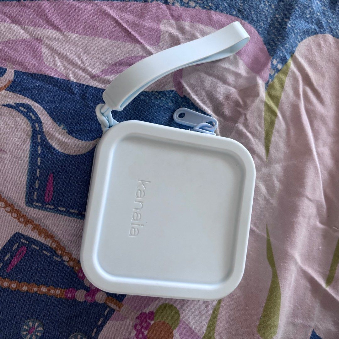 Jelly Silicone Square Small Pouch (Category: Purses & Pouches) located in Quezon City. Submitted by ddeonz (Listing ID 1421993887, Image 1). Description: Never used.