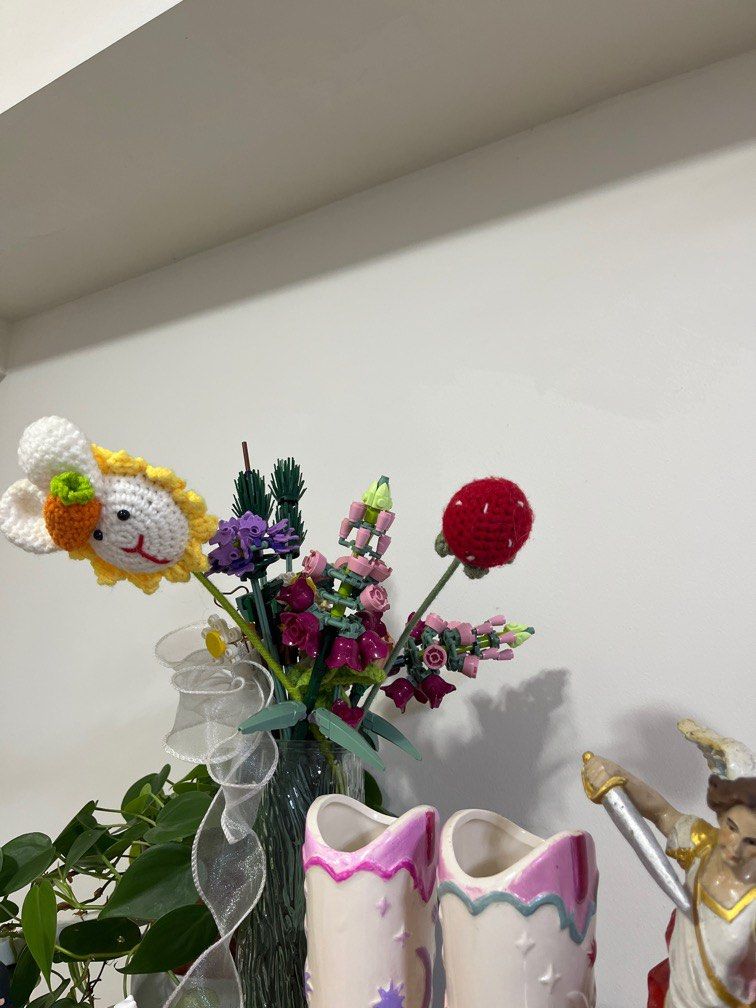 lego imitation flower (Category: Lego & Building Sets) located in Manila. Submitted by maechann (Listing ID 1422026402, Image 2). Description: - some pieces are missing.