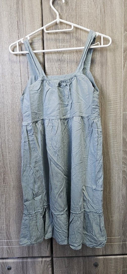 Light Blue Dress (Category: Dresses) located in Marikina City. Submitted by anbierose (Listing ID 1422001367, Image 2). Description: - Light blue dress - Sleeveless design - Gathered waist - Lightweight fabric - Approximately 30 inches long.