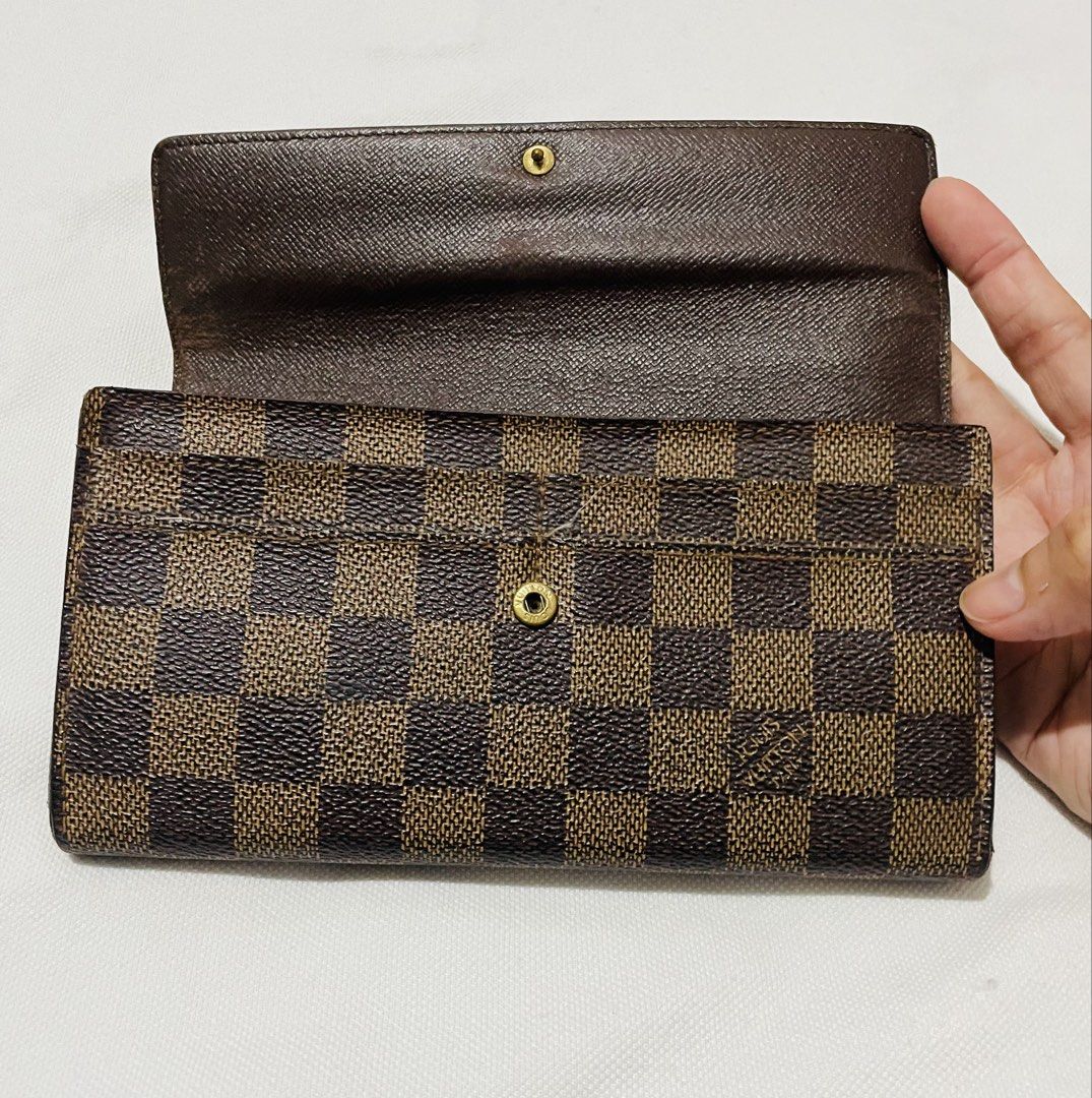 Louis Vuitton Damier Ebene Wallet (Category: Luxury Bags & Wallets) located in Pasig City. Submitted by propertyinquiryph (Listing ID 1421974450, Image 3). Description: - Authentic Louis Vuitton Damier Ebene wallet - Features iconic Damier Ebene canvas - Snap closure - Solid brown leather interior - Classic design with Louis Vuitton logo Selling for Php 11,500 Bought in Hongkong RFS extra wallet only Pick up location is Ortigas Pasig City.