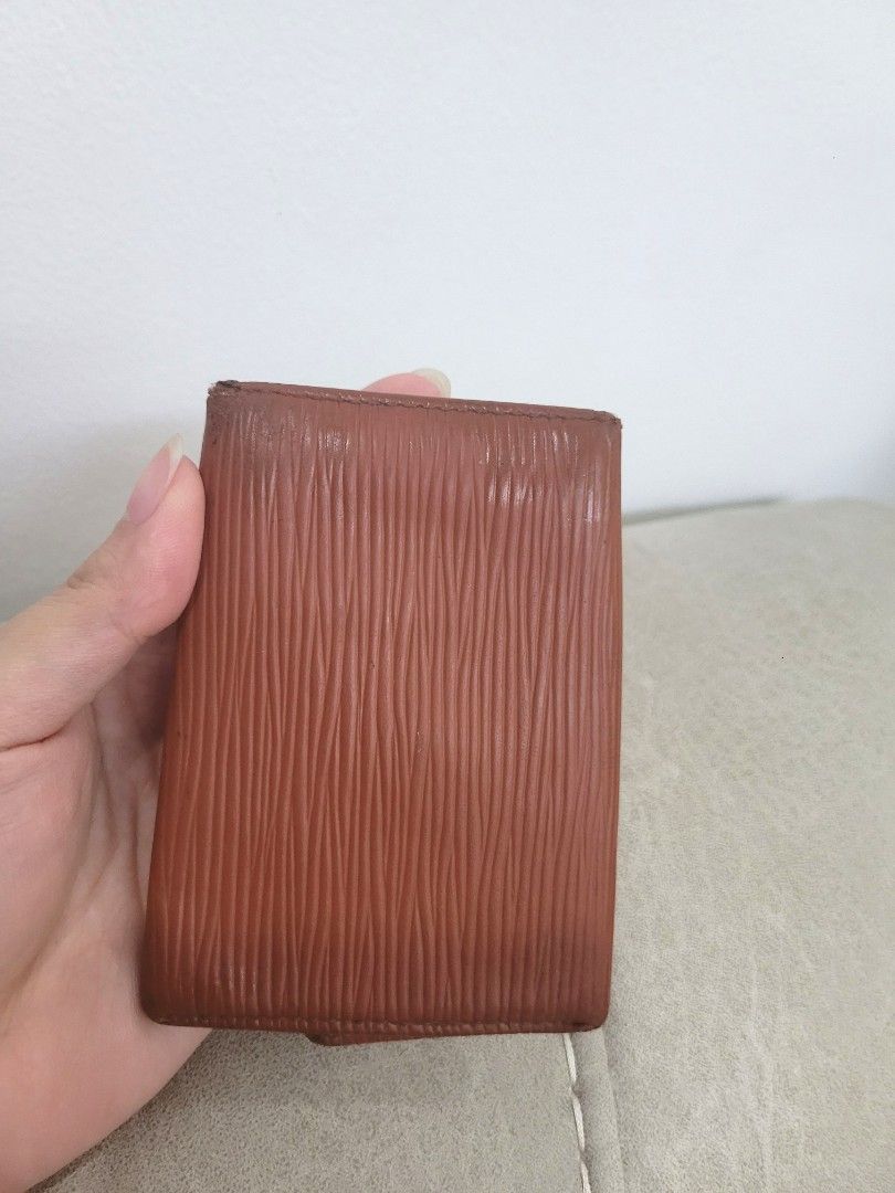 Louis Vuitton Epi Key Holder (Category: Luxury Bags & Wallets) located in Antipolo. Submitted by dlolin (Listing ID 1422066417, Image 2). Description: Authentic Louis Vuitton key holder in Epi leather. Features a snap closure and a key ring with multiple hooks. The interior is lined with leather and includes the Louis Vuitton Paris Made in Spain stamp..