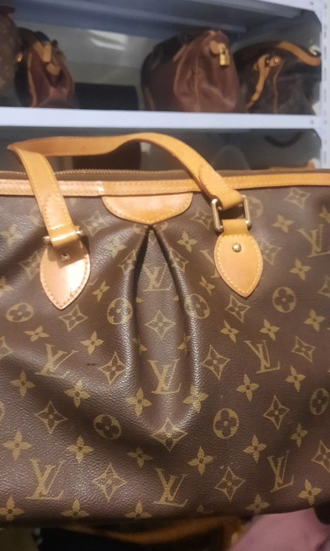 Louis Vuitton PALERMO (Category: Luxury Bags & Wallets) located in Mandaluyong City. Submitted by bagsncoffee_1 (Listing ID 1422039005, Image 2). Description: preloved palermo medium size.
