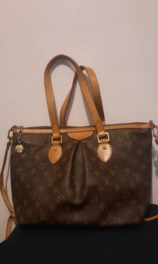 Louis Vuitton PALERMO (Category: Luxury Bags & Wallets) located in Mandaluyong City. Submitted by bagsncoffee_1 (Listing ID 1422039005, Image 1). Description: preloved palermo medium size.