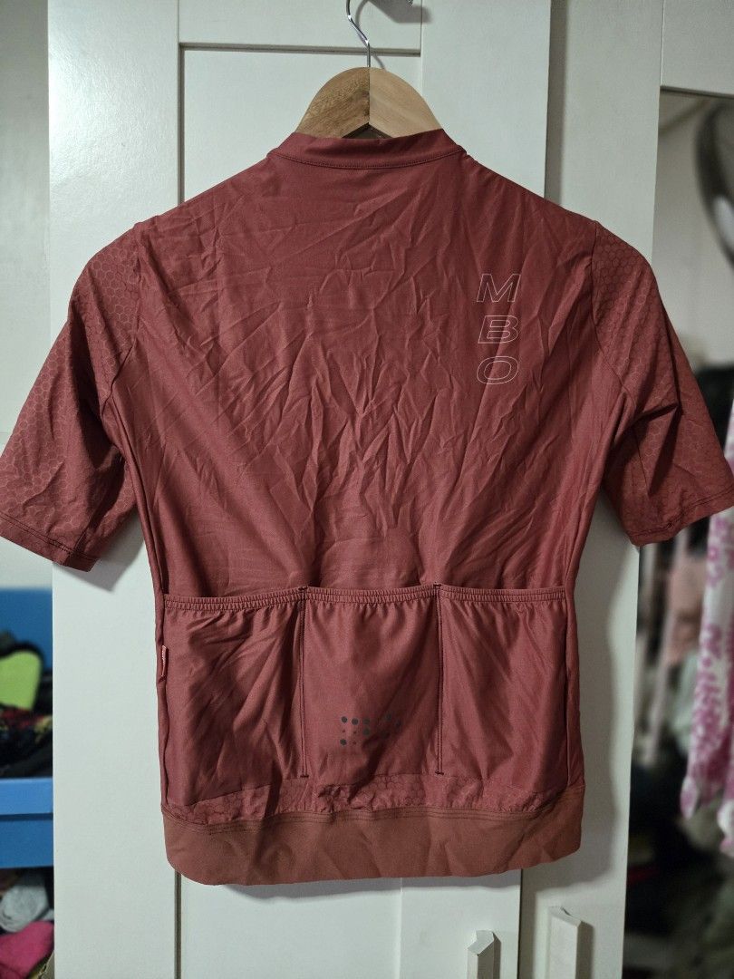 MBO Cycling Jersey (Category: Activewear) located in Quezon City. Submitted by ddlry (Listing ID 1422004962, Image 2). Description: - MBO cycling jersey - Full zip - Short sleeves - Reddish-brown color - MBO logo on chest - Unique sleeve design - Two back pockets.