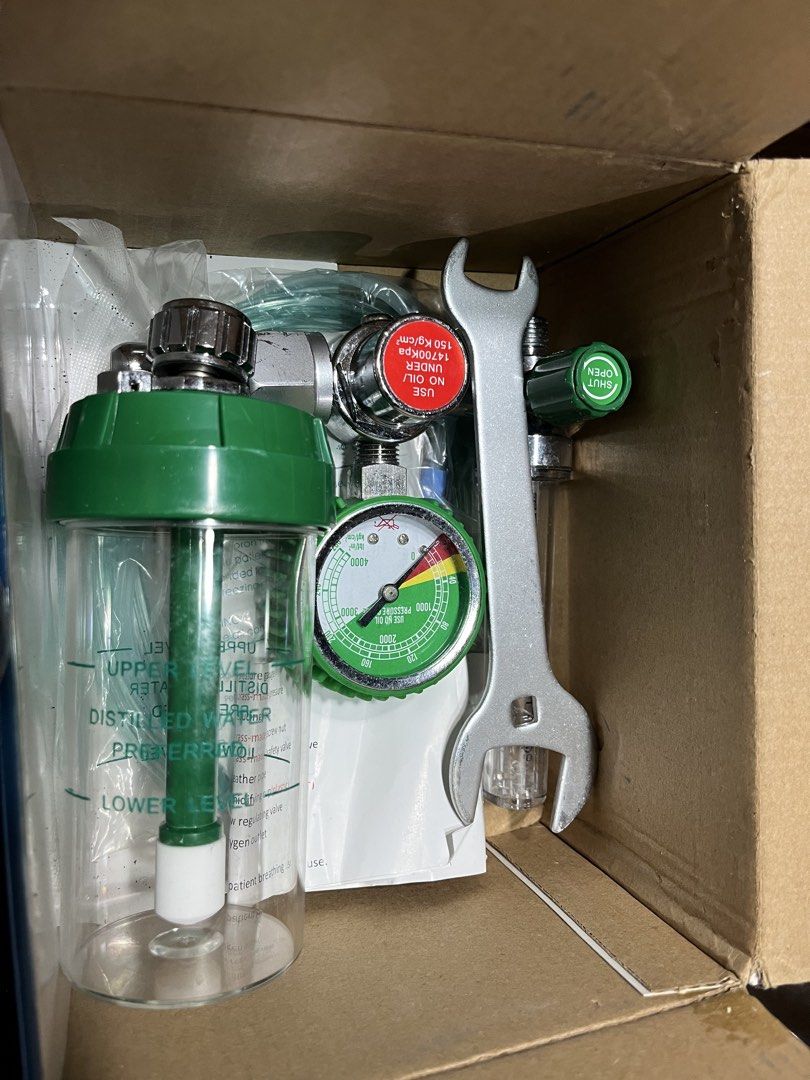 Medical Oxygen Regulator - Italy Technology (Category: Medical Supplies & Tools) located in Bacacay. Submitted by fbasco35550 (Listing ID 1421998877, Image 2). Description: - Italian technology medical oxygen regulator - Includes pressure gauge, wrench, and humidifier bottle - High-quality, heavy-duty medical regulator - Designed for medical use - New and unused.