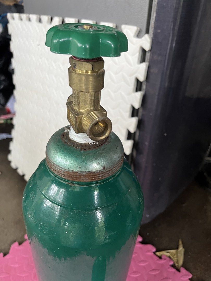Medical Oxygen Tank (Category: Medical Supplies & Tools) located in Bacacay. Submitted by fbasco35550 (Listing ID 1421999038, Image 2). Description: - Green medical oxygen tank - Green valve and handle - Marked 'MEDICAL OXYGEN' - 'MADE IN CHINA'.