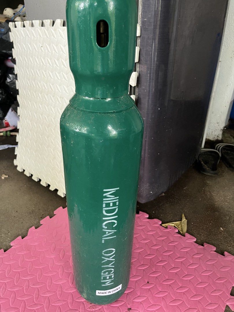 Medical Oxygen Tank (Category: Medical Supplies & Tools) located in Bacacay. Submitted by fbasco35550 (Listing ID 1421999038, Image 3). Description: - Green medical oxygen tank - Green valve and handle - Marked 'MEDICAL OXYGEN' - 'MADE IN CHINA'.