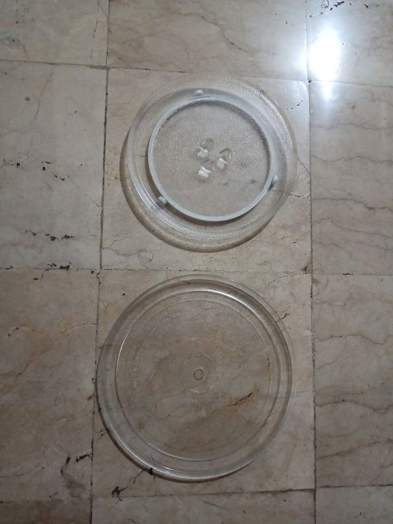 Microwave oven rotating base turntable plates various sizes 60 each, 100 for both (Category: Ovens & Toasters) located in Mandaluyong City. Submitted by read_b4_asking (Listing ID 1422016348, Image 1). Description: Please read everything and see all photos before asking questions. The tile is 12x12inches. Use that for measurement reference. RFS: decluttering. History of use: Nasira na yung microwaves, the owners just took these out in case a repl