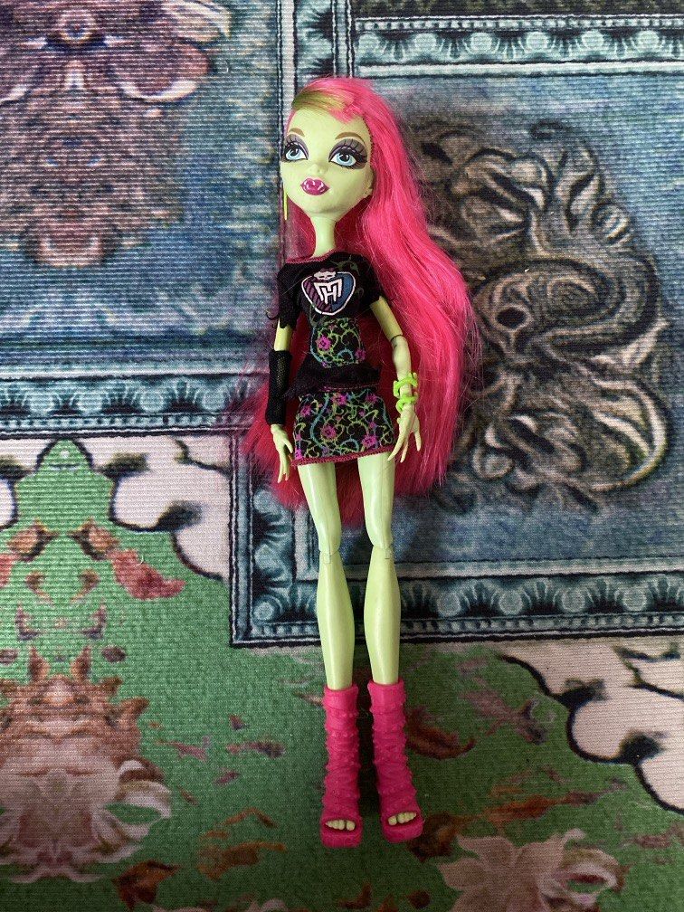 Monster high Venus Mcflytrap (Category: Toys & Games) located in Kota Tinggi. Submitted by ssuh_s (Listing ID 1421978128, Image 1). Description: Don’t com with any accessories but will get freegift.. the hair is soft and some of her body part turn to yellowish postage WM 10 EM 15.