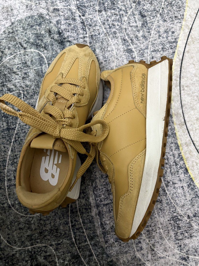 New Balance 327 Sneaker Shoes (Category: Sneakers) located in Las Pinas. Submitted by aacesario (Listing ID 1422036221, Image 3). Description: - Used only thrice - Bought it in Hongkong - Original - Meet-up/Delivery RFS: Hindi nagagamit .