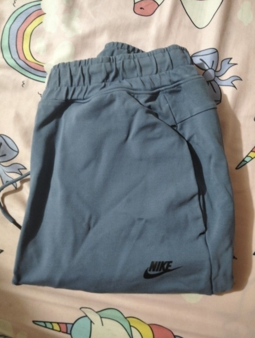 Nike Blue Jogger Pants XXL (Category: Joggers) located in Bustos. Submitted by rosetp28 (Listing ID 1422047132, Image 1). Description: - Nike blue jogger pants - Size: XXL - Features: - Elastic waistband with drawstring - Pockets - Small Nike logo - Material: 66% rayon, 30% nylon, 4% spandex - Made in Vietnam.