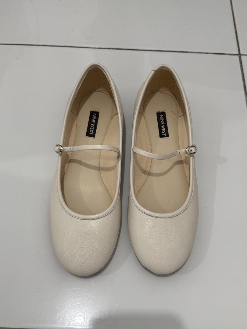 Nine West Mary Jane Flats US 7 (Category: Flats & Sandals) located in Mandaluyong City. Submitted by raqsnunez (Listing ID 1421994287, Image 1). Description: - Nine West Mary Jane flats - Cream color - Size 7M - almost new -with box -plus shipping fee.
