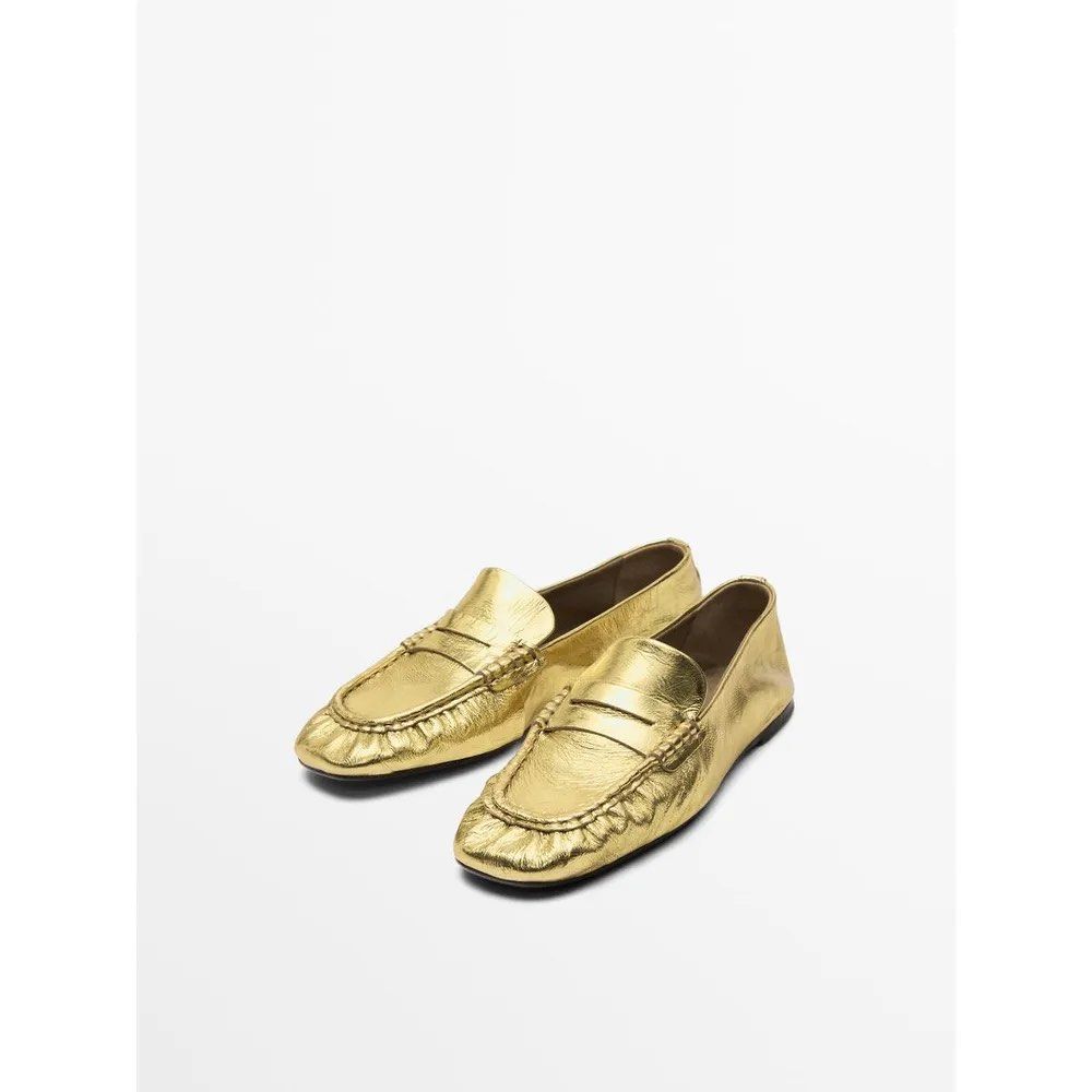 Pasabuy! Massimo Dutti Gold Leather Loafers (Category: Loafers) located in Quezon City. Submitted by everybit (Listing ID 1422004098, Image 1). Description: - Brand new and Authentic (Will be bought directly from Stores) - Inclusions: Receipt, Box, Dust Bag, and Tags in tact (I provide everything) - ETA: 4-5 weeks - Only 50% downpayment, remaining will be settled once item is in PH - Sizes Available: 38, 41 Note: All of the items posted are subje