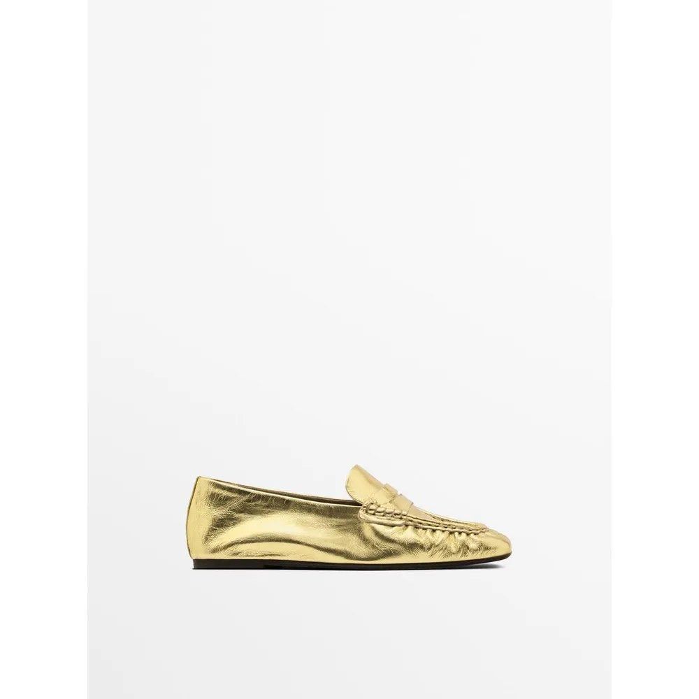 Pasabuy! Massimo Dutti Gold Leather Loafers (Category: Loafers) located in Quezon City. Submitted by everybit (Listing ID 1422004098, Image 3). Description: - Brand new and Authentic (Will be bought directly from Stores) - Inclusions: Receipt, Box, Dust Bag, and Tags in tact (I provide everything) - ETA: 4-5 weeks - Only 50% downpayment, remaining will be settled once item is in PH - Sizes Available: 38, 41 Note: All of the items posted are subje