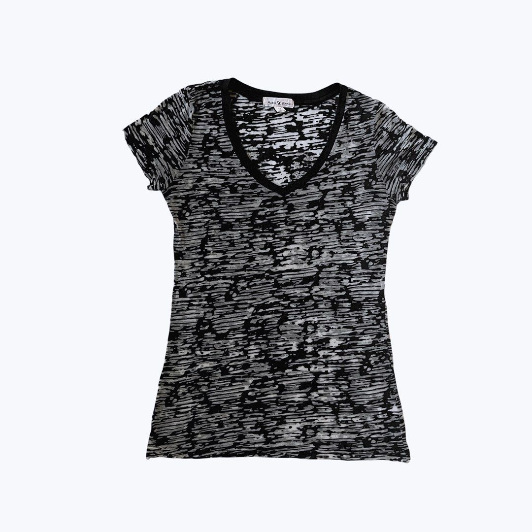 V-Neck Wing Print Grunge T-Shirt (Category: Shirts) located in Manila. Submitted by meeeeeraaa (Listing ID 1422019111, Image 1). Description: Pink & Rose t-shirt features a V-neck and short sleeves. It has a black and white pattern throughout. The back of the shirt has a rhinestone wing design. There is a small hole on the sleeve..