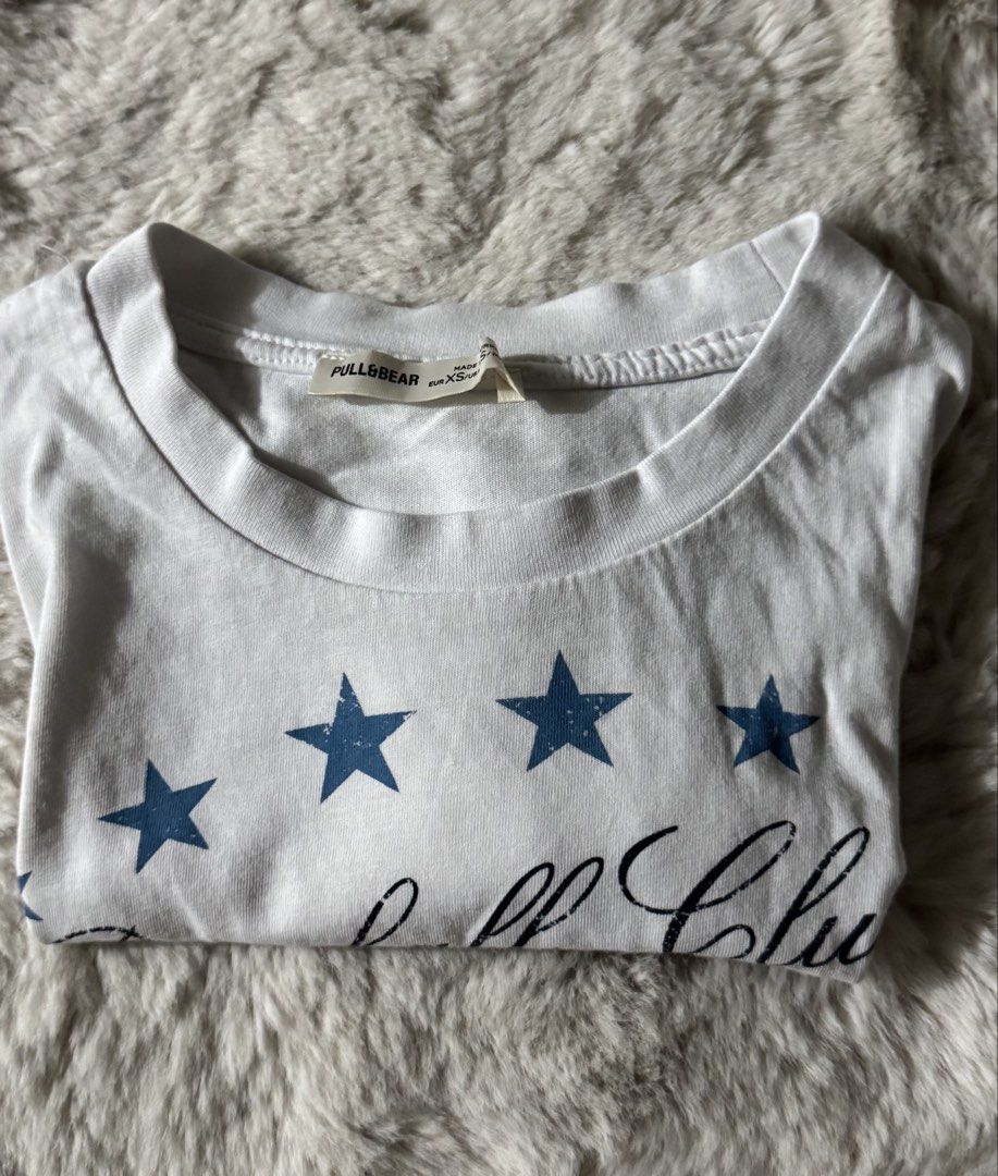 Pull&Bear Cropped Top (Category: Shirts) located in Manila. Submitted by saintizzy (Listing ID 1422024921, Image 2). Description: 🏷️ xs (can fit xxs-xs) 🤍 No flaws just needs ironing 🤍 RFS: decluttering 🤍 MOP: Gcash only .
