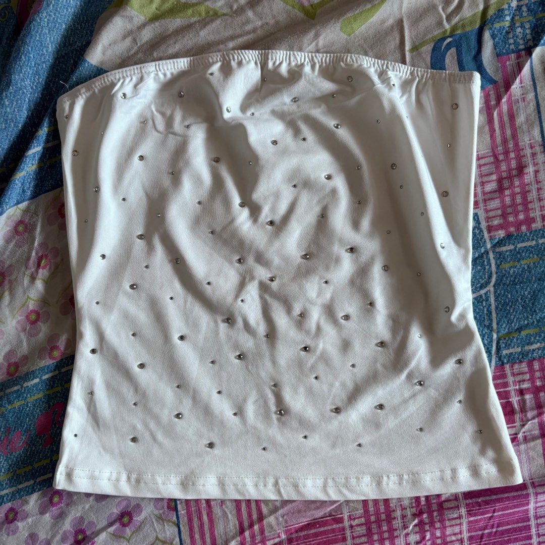 Rhinestone Garterized Tube Top White (Category: Sleeveless) located in Quezon City. Submitted by ddeonz (Listing ID 1421997093, Image 1). Description: Best fits M-semi L frames Rfs: wrong size.