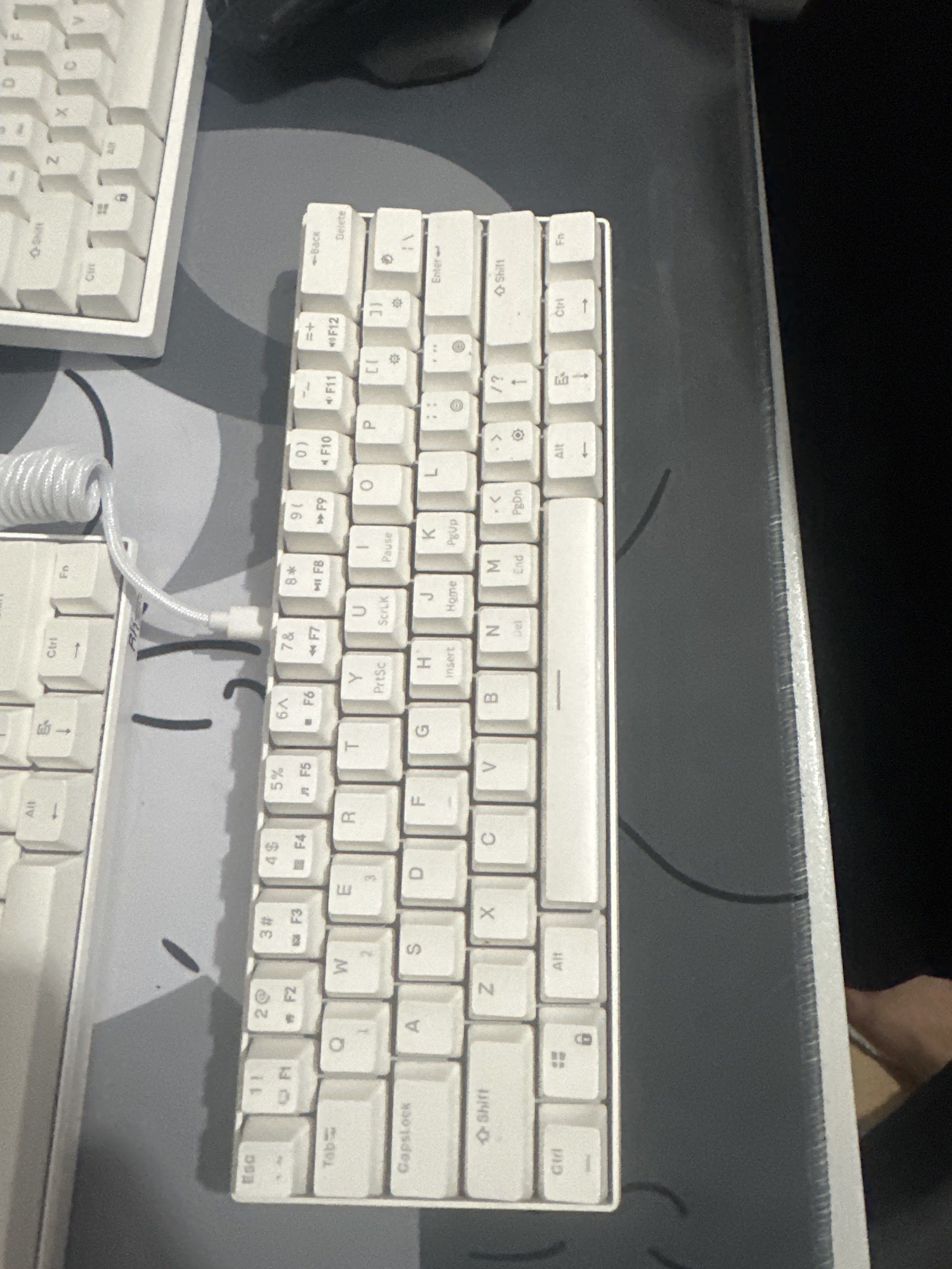 RK 61 mechanical keyboard (Category: Computer Keyboard) located in Imus. Submitted by rdpubana1703040 (Listing ID 1422068626, Image 1). Description: -90% mechanical keyboard - White keycaps - Standard layout (alphanumeric, function, arrow keys) - Wired connection.