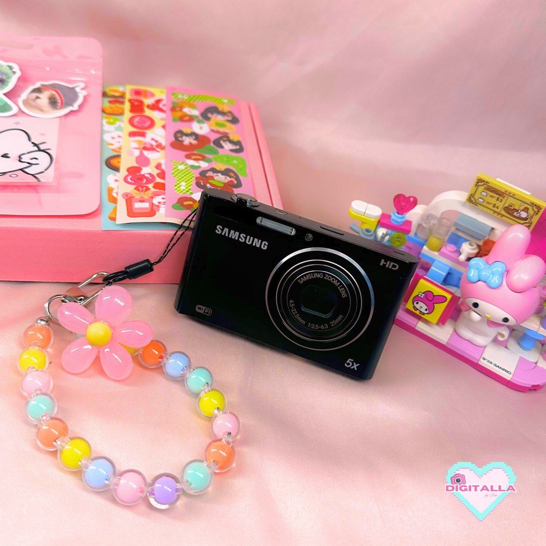 Samsung DV300F Digital Camera Digicam (Category: Cameras) located in Iloilo. Submitted by alyssadia (Listing ID 1422036541, Image 2). Description: 𝐒𝐚𝐦𝐬𝐮𝐧𝐠 𝐃𝐕𝟑𝟎𝟎𝐅 ✧･ﾟ📸 Selling this compact Wi-Fi selfie cam — perfect for casual snaps and nostalgic digicam vibes ✨ ┆ ⤿ 🌸 . ݁˖ 𝐃𝐄𝐓𝐀𝐈𝐋𝐒 ✧ 16.1MP CCD Sensor ✧ 5x Optical Zoom ✧ Front LCD Screen (Selfie-Friendly) ✧ Built-in Wi-Fi ✧ Slim & Pocketable ✧ Cosmetics: 8.5/10 — signs of use 