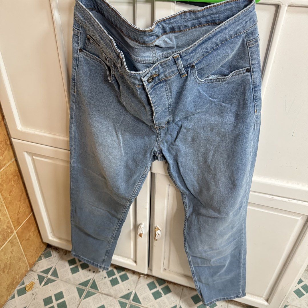 Shein Light Blue Jeans Size 36 to 40 (Category: Jeans) located in Binan City. Submitted by lealmeda (Listing ID 1422072389, Image 3). Description: - Shein light blue jeans - Size 36 - Straight leg cut - Button closure - Classic five-pocket design - Made with cotton and spandex - Perfect for everyday use.