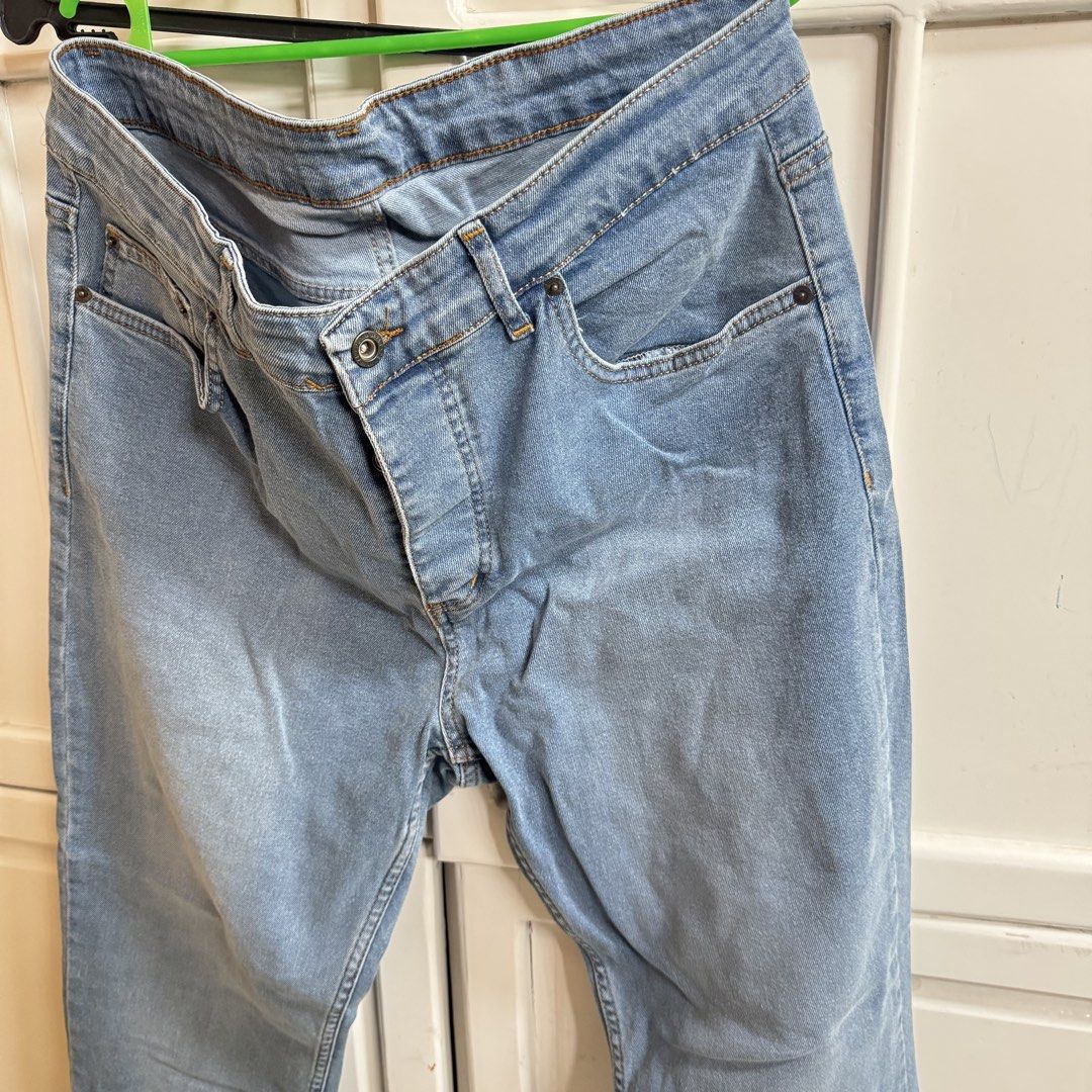 Shein Light Blue Jeans Size 36 to 40 (Category: Jeans) located in Binan City. Submitted by lealmeda (Listing ID 1422072389, Image 2). Description: - Shein light blue jeans - Size 36 - Straight leg cut - Button closure - Classic five-pocket design - Made with cotton and spandex - Perfect for everyday use.