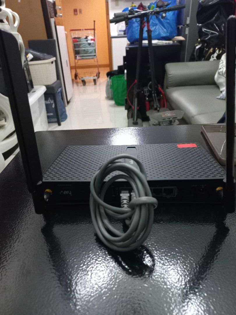 Ubiquiti EdgeRouter X (Category: Networking) located in Makati City. Submitted by zencrystal-3de6cc (Listing ID 1422070037, Image 1). Description: Ubiquiti EdgeRouter X with antennas and power cable. The router is black. It has multiple ports for network connectivity. It is ready to be used for your home or office network setup..