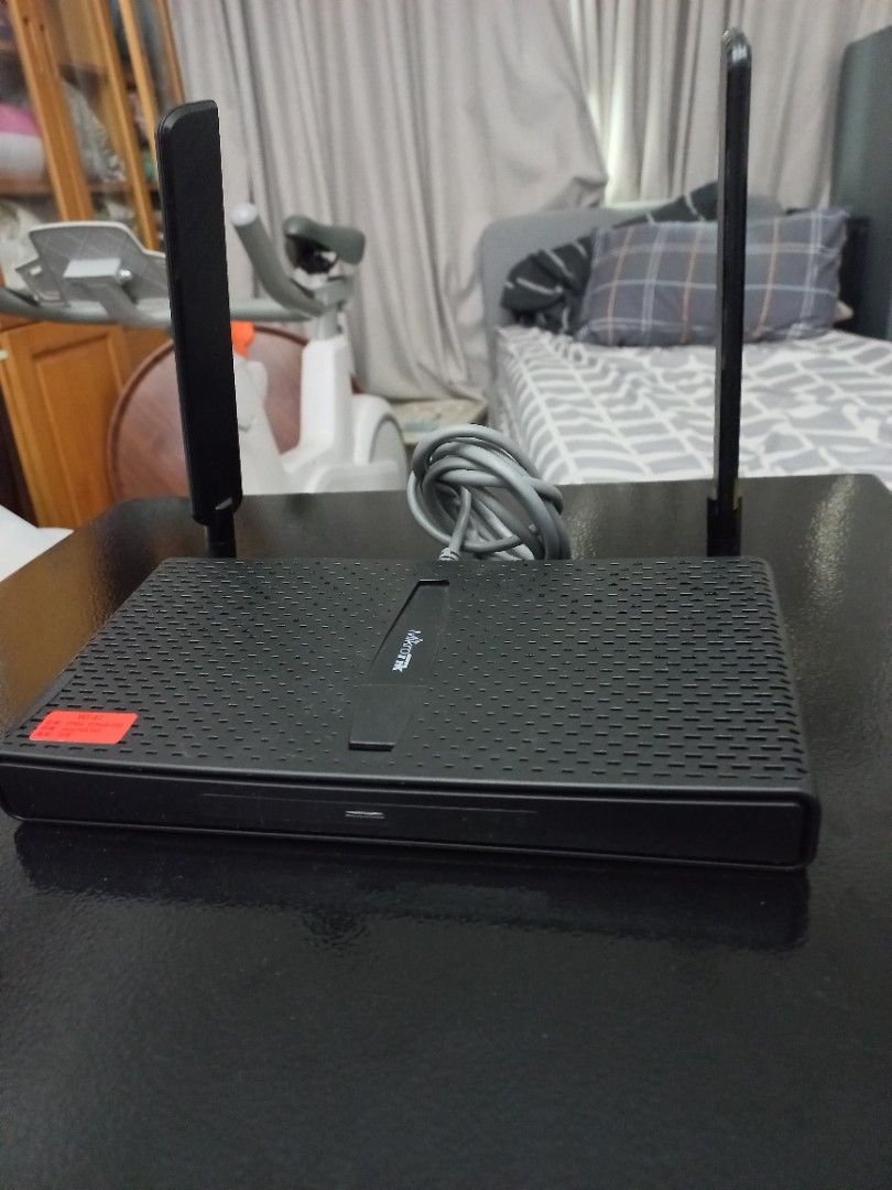 Ubiquiti EdgeRouter X (Category: Networking) located in Makati City. Submitted by zencrystal-3de6cc (Listing ID 1422070037, Image 2). Description: Ubiquiti EdgeRouter X with antennas and power cable. The router is black. It has multiple ports for network connectivity. It is ready to be used for your home or office network setup..