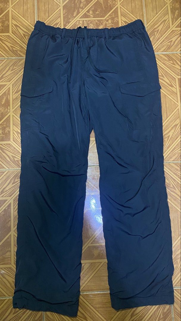 Uniqlo Cargo Parachute Pants (Category: Other Bottoms) located in Quezon City. Submitted by perrie0505 (Listing ID 1422048691, Image 1). Description: Size: L on tag (22-36 waist) Length: 40” 6 pockets Color: Black No issue 📍Qc/Makati.